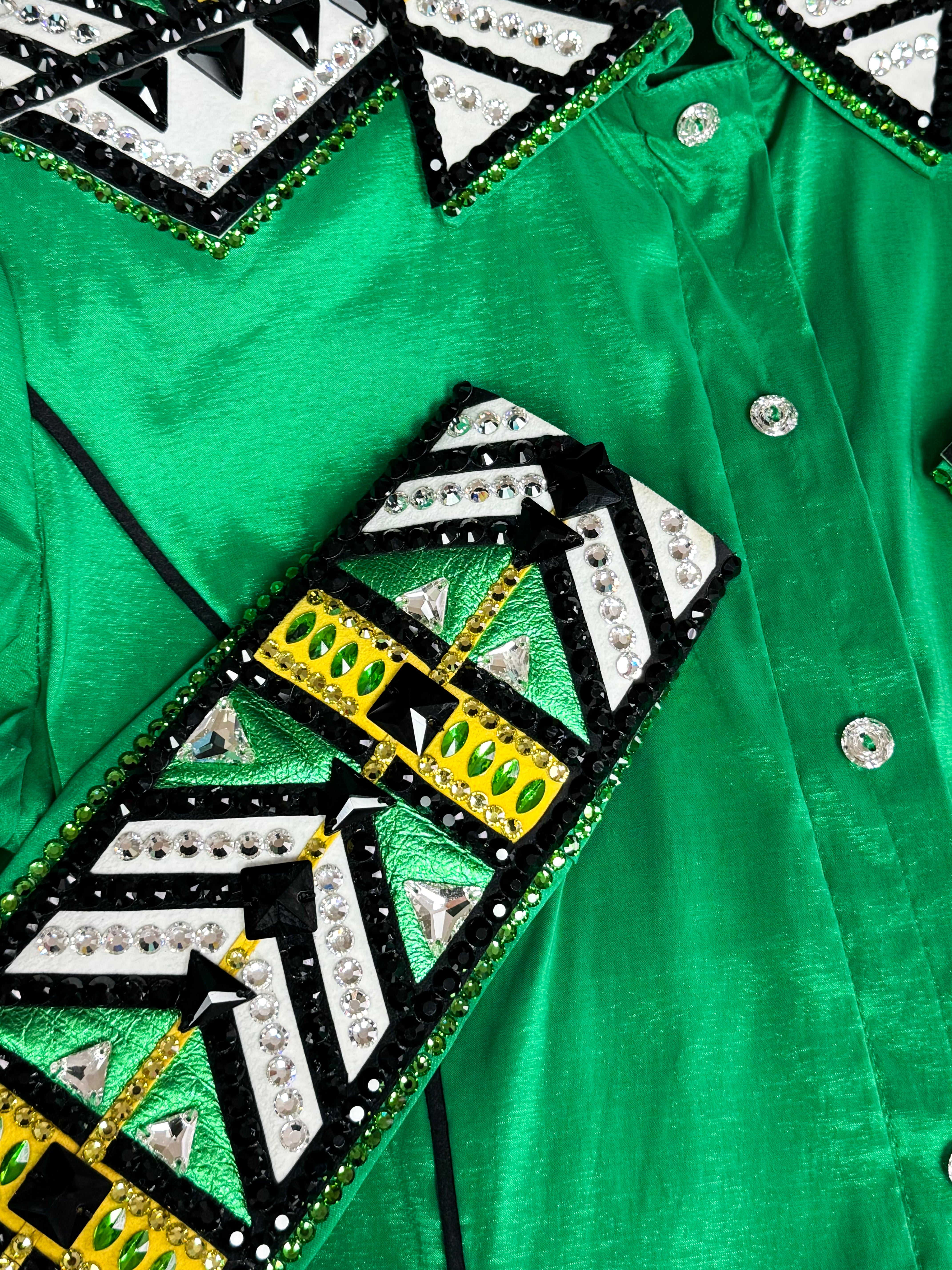 Size 12 - Preowned - Hidden Zipper Retro Shirt