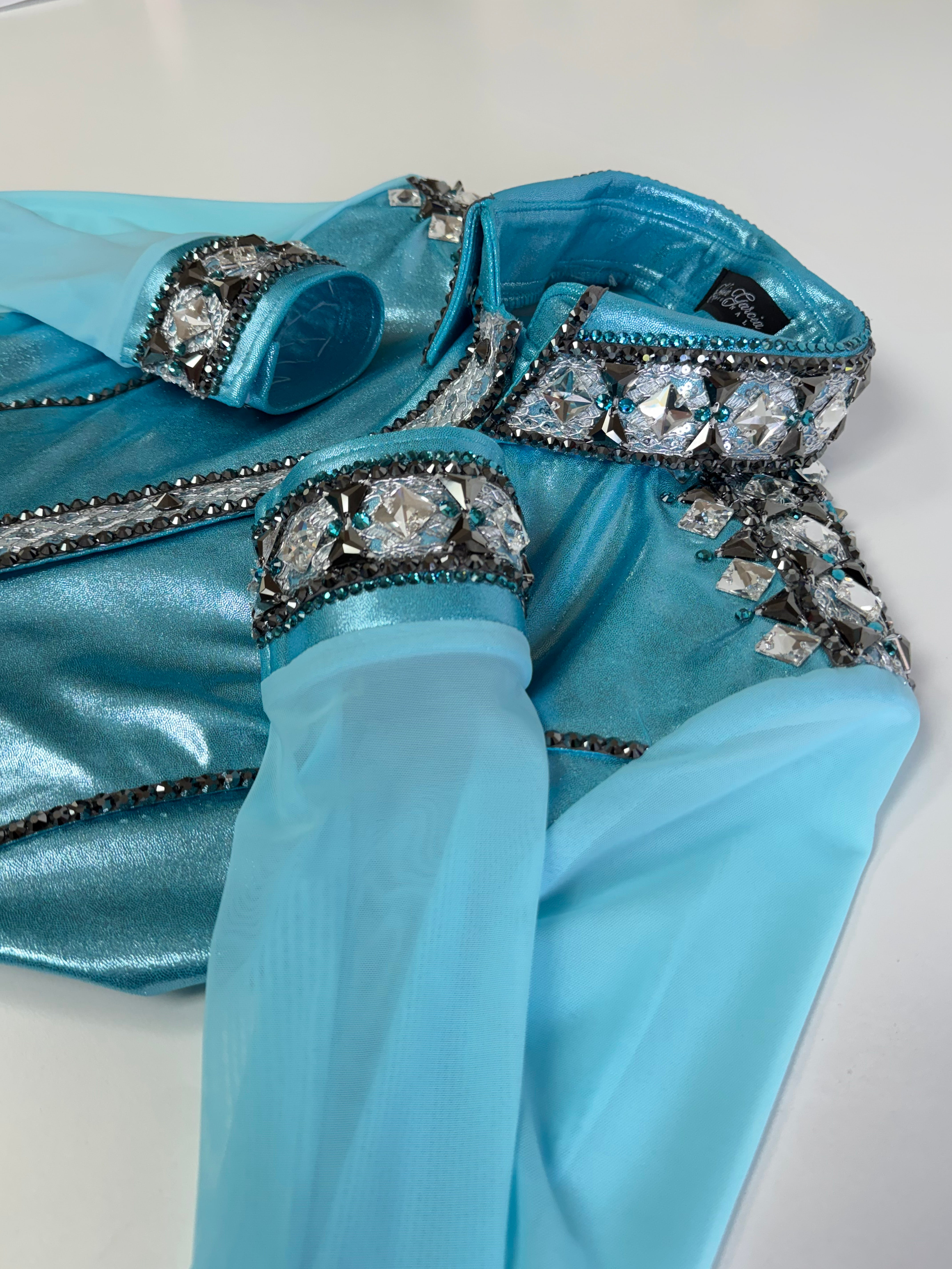 Size 14 - Sheer Sleeves - Hidden Zipper Retro Shirt