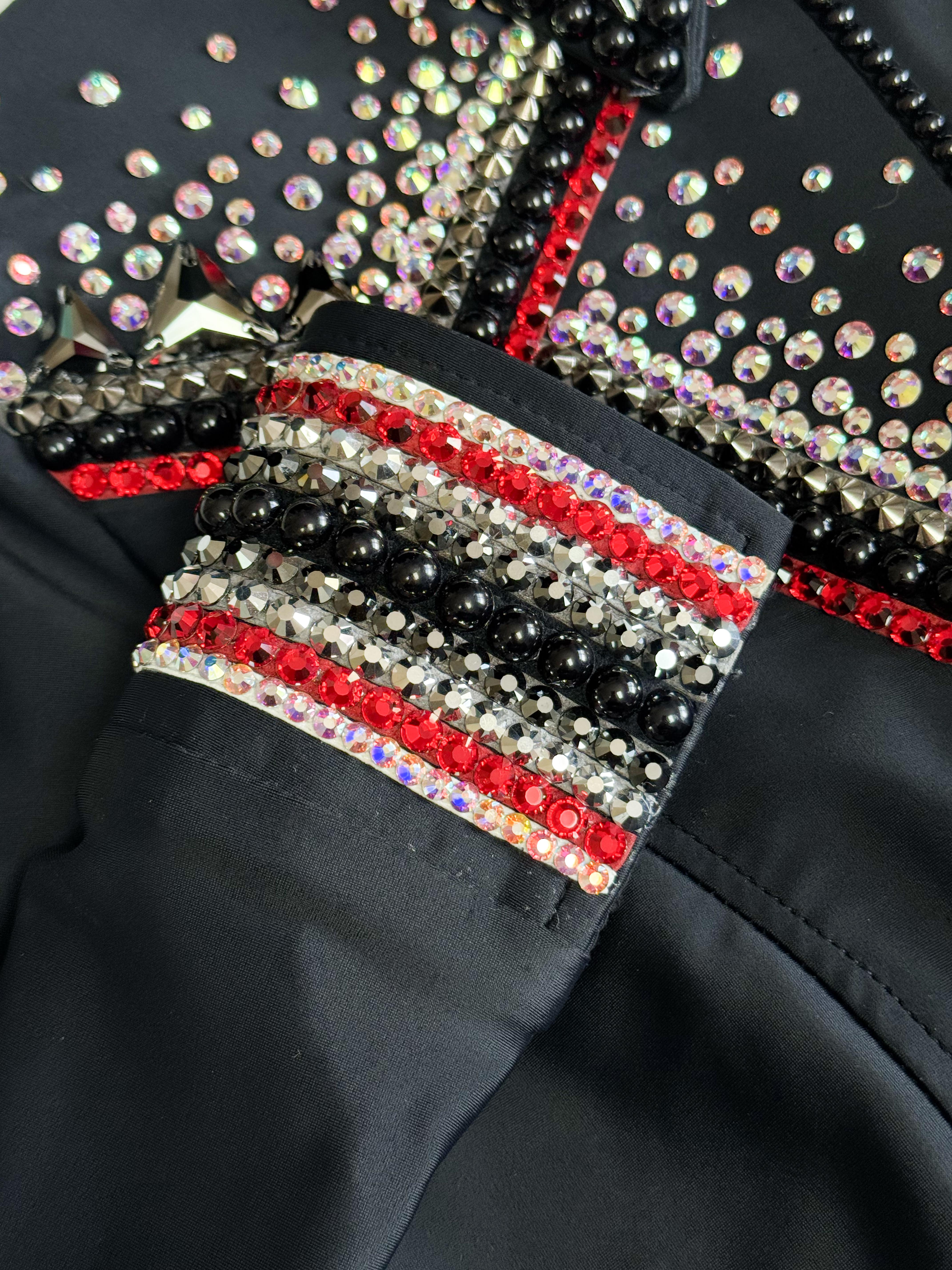 Size 6 (24" Sleeves) - Pre-Owned -  Hidden Zipper Retro Shirt