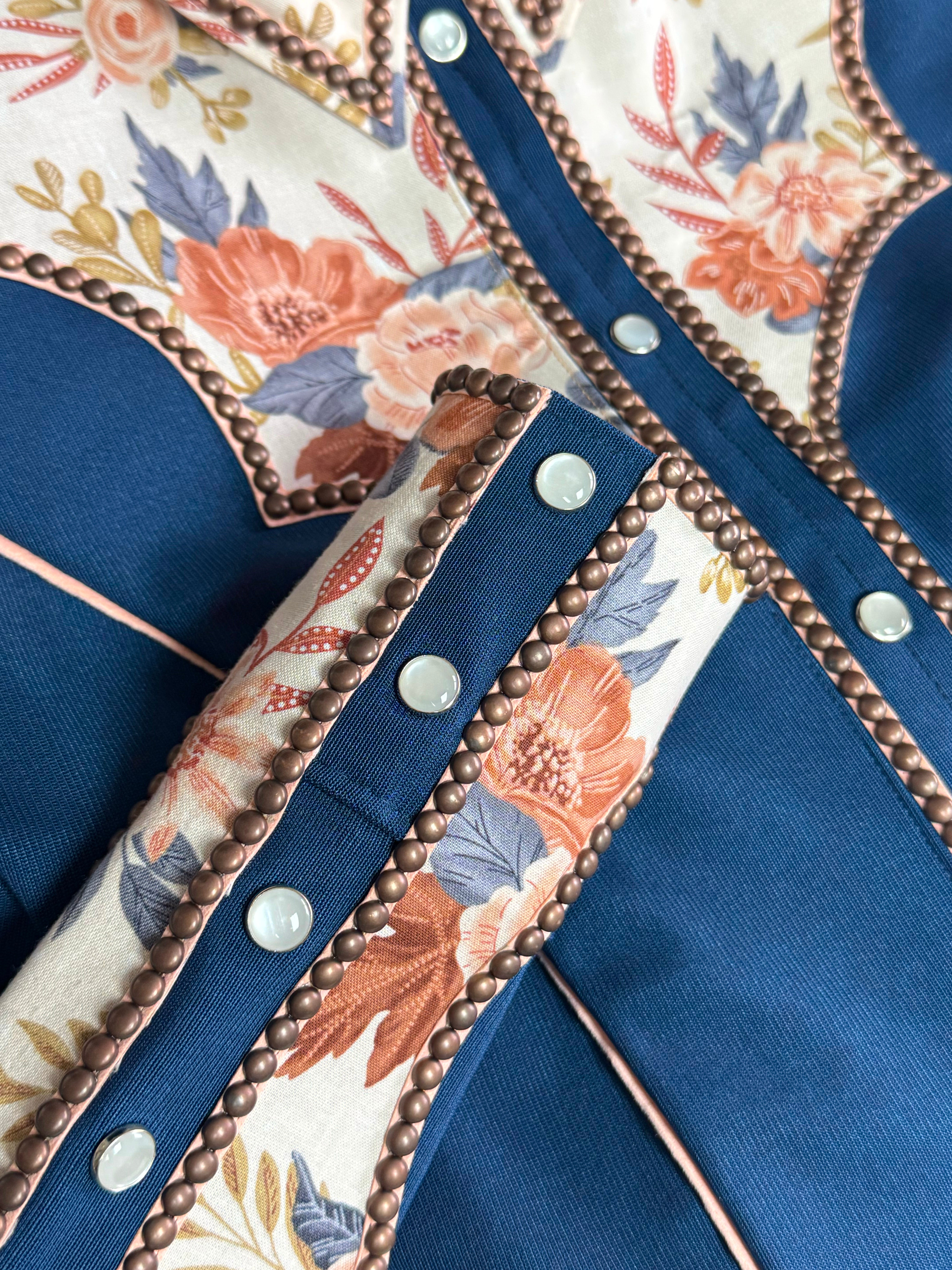 Size 6 - Ranch Hidden Zipper Retro Shirt